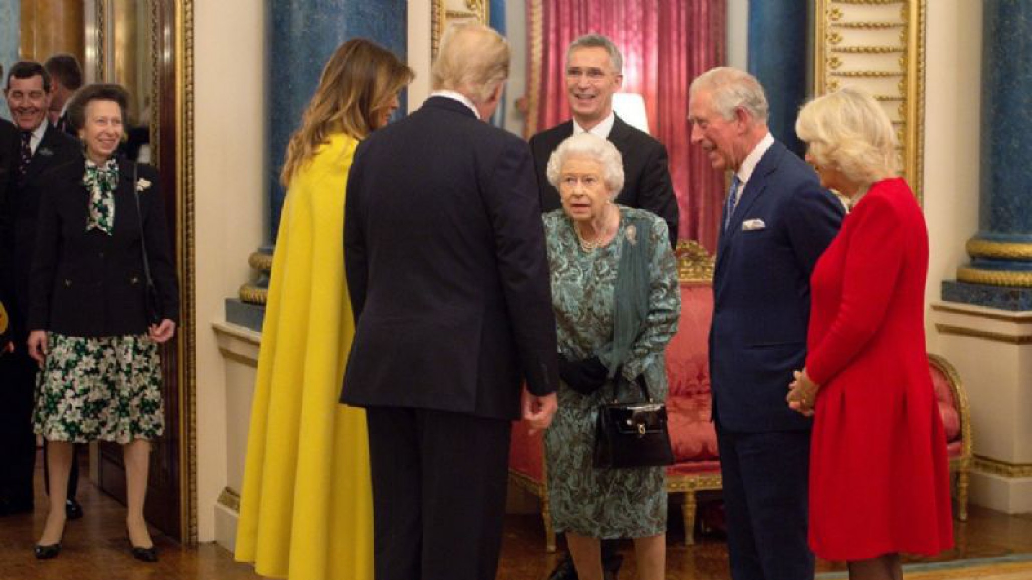 Video viral: El reto de la Reina Isabel II a su nieta por no saludar a Trump y Melania