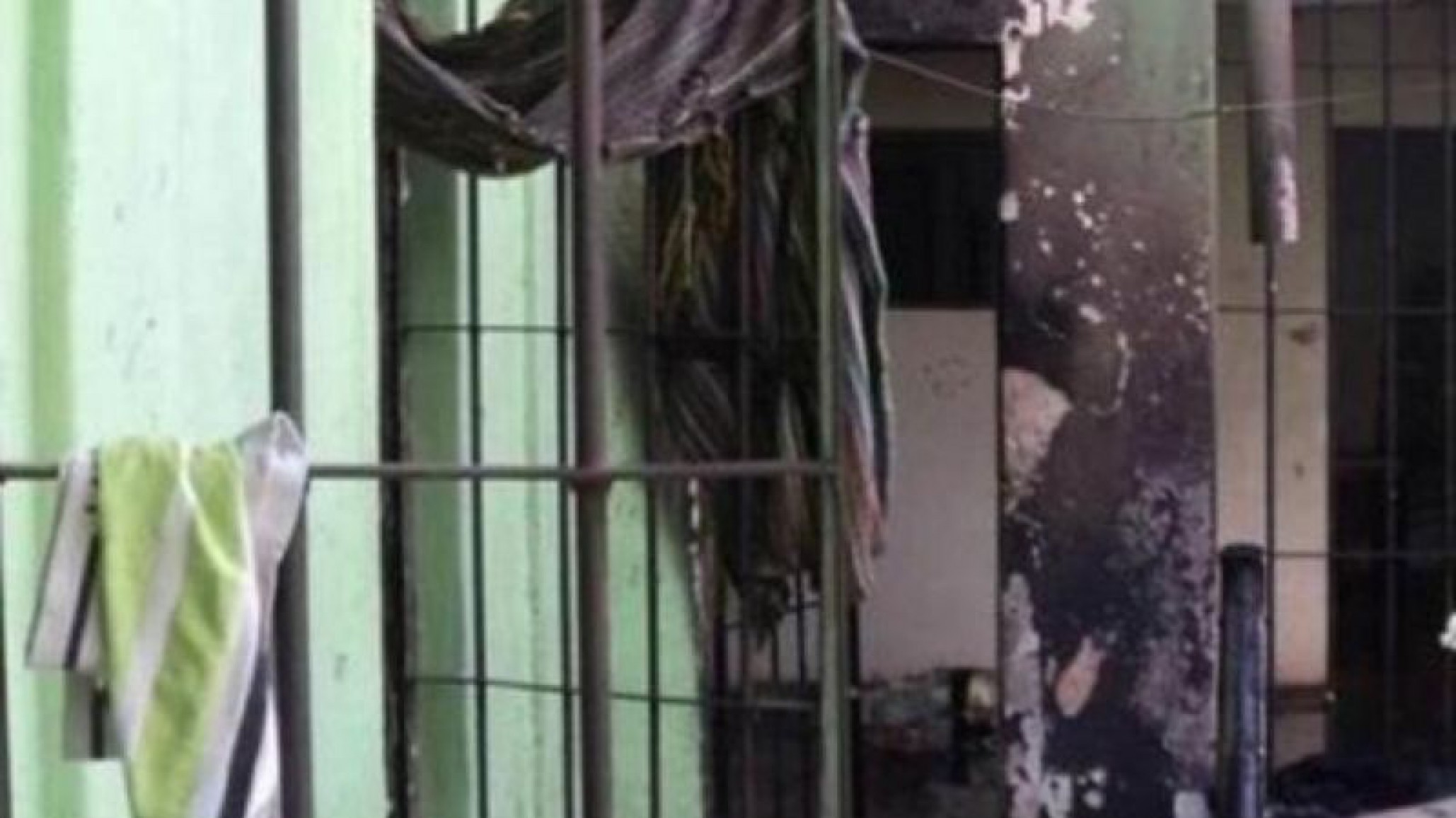 Corrientes: un recluso denunció haber sido violado por otros 4 internos y estos quemaron colchones en forma de protesta