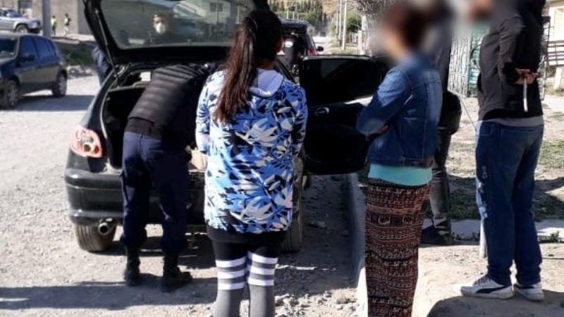 Esquel: Los detuvieron por circular en cuarentena y quedaron detenidos por posesión de drogas
