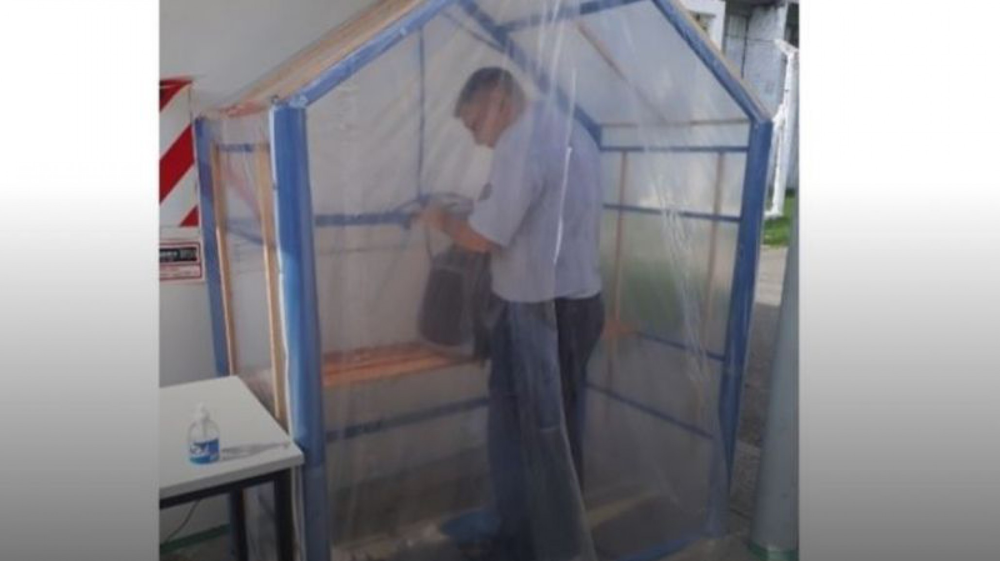 Argentina: Presos fabricaron cabinas de desinfección para luchar contra el coronavirus