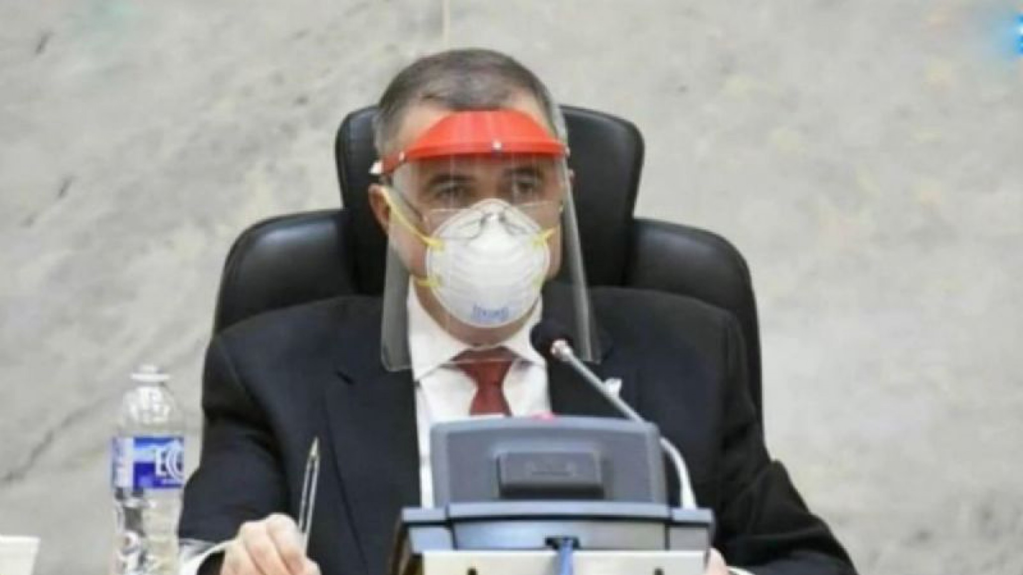 Indignación en Tucumán: Legisladores usaron máscaras donadas por ONG para personal médico