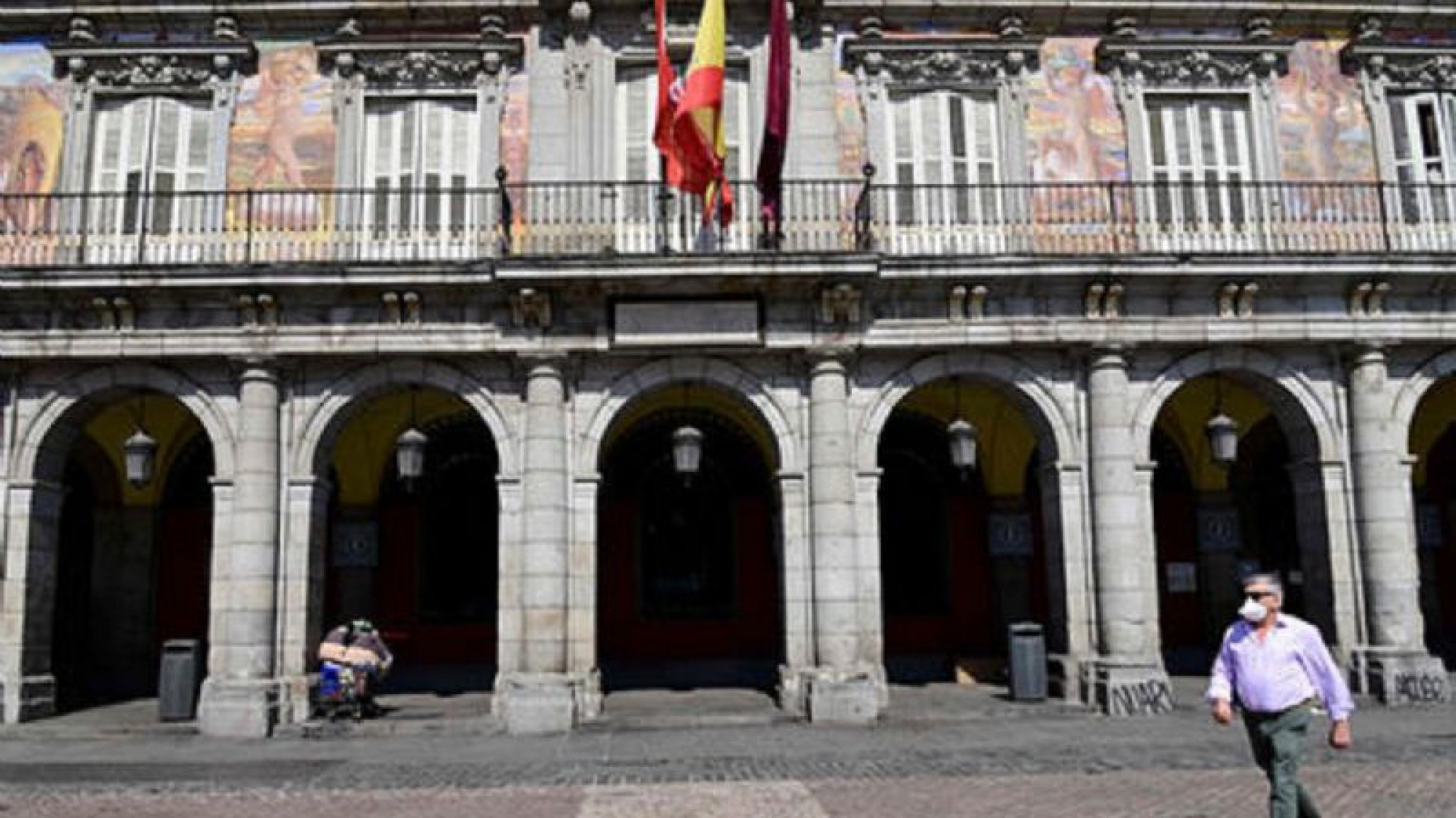 España se mantiene estable por debajo de 400 muertos: hubo 378 fallecidos en las últimas 24 horas