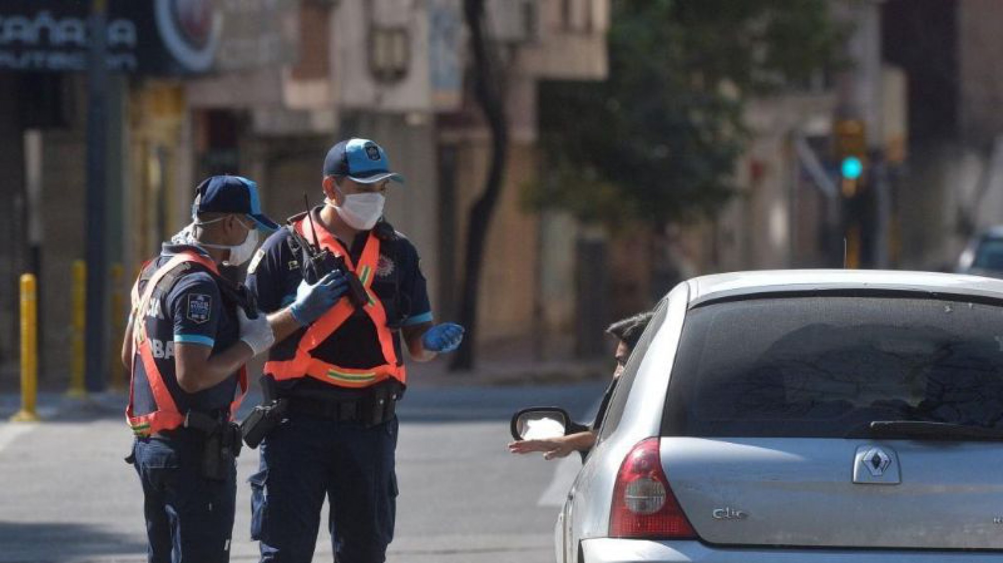 Se suspenden los permisos de traslado para las personas varadas dentro del país