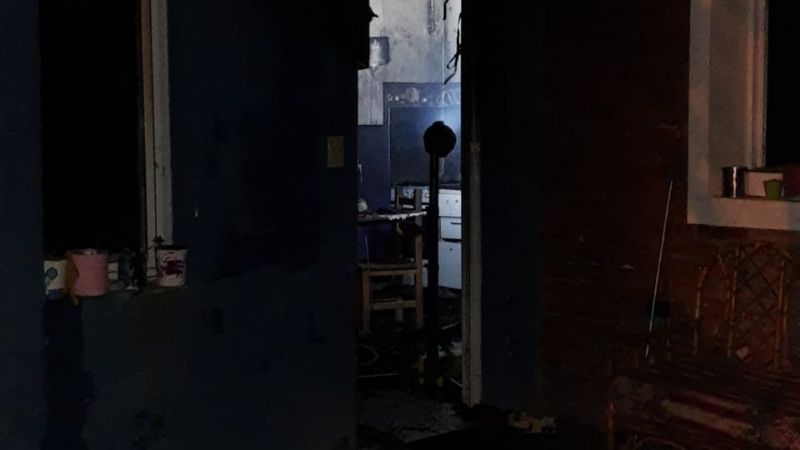 Incendio accidental en una vivienda de Madryn: Se quemó por completo la casa y menores tuvieron que ser trasladados al hospital