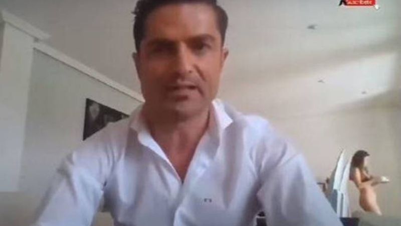 Infidelidad en vivo: Descubrieron a un periodista español mientras trabajaba