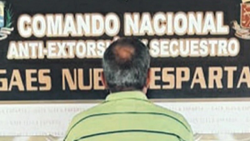 Hombre se quejó por la falta de comida y gasolina en Venezuela y fue detenido