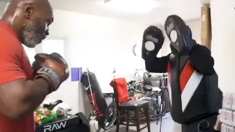 Video: Mike Tyson vuelve al boxeo a sus 53 años ¡Da miedo!