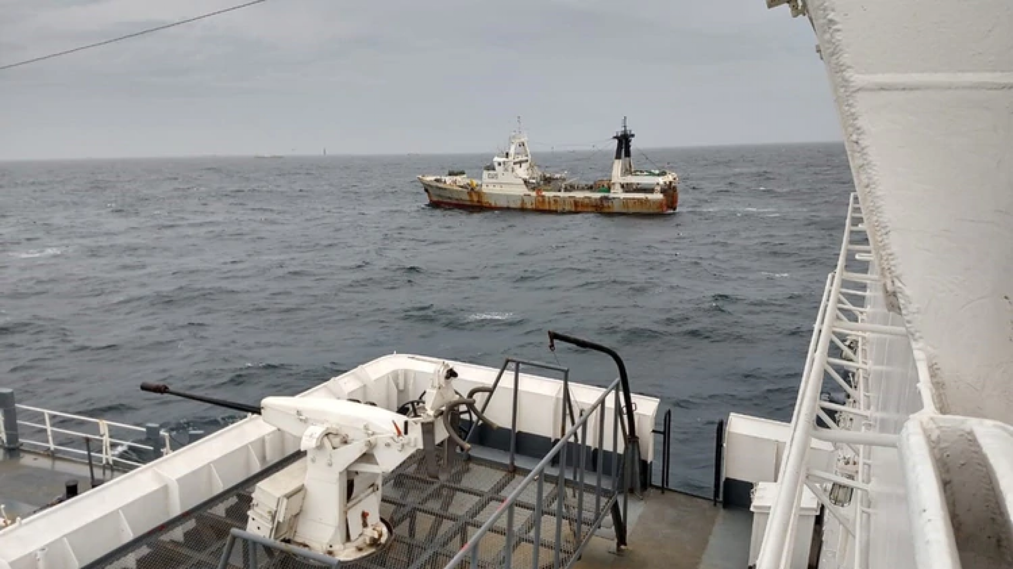 Capturan buque portugués pescando en aguas argentinas