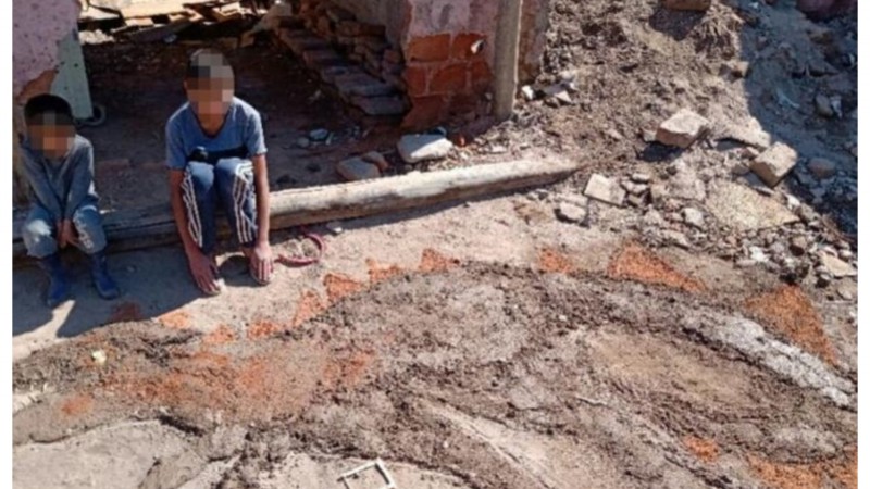 Sin materiales para una tarea de la escuela, logró sorprender a su maestra