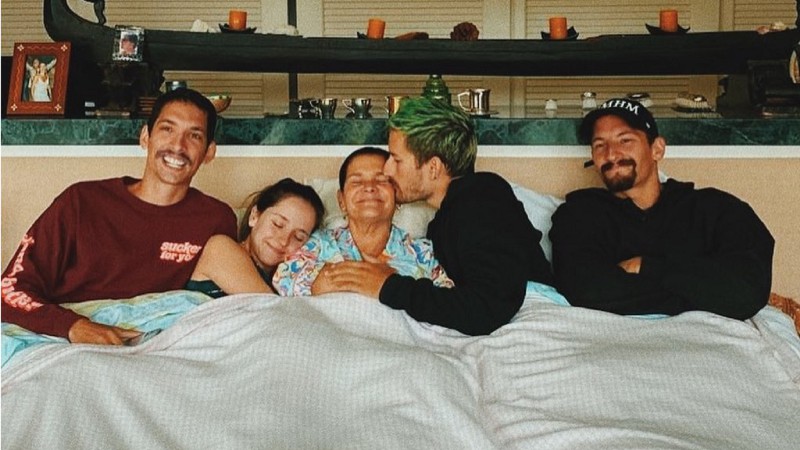 Montaner: La increíble foto familiar para saludar a su mamá