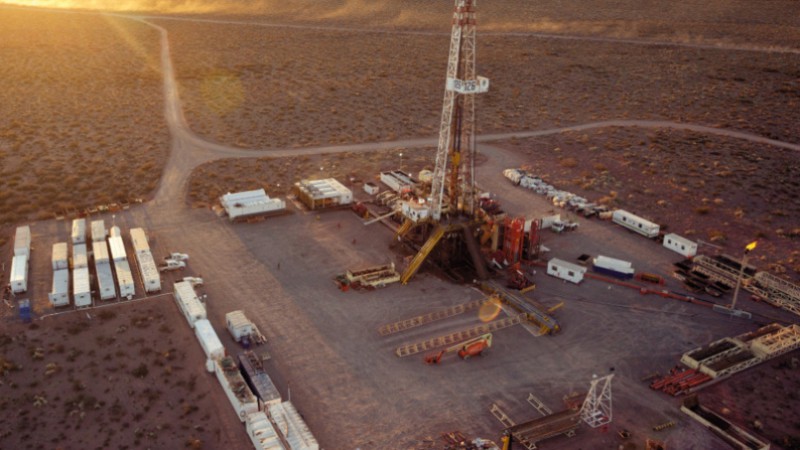 Barril de petróleo: Argentina fijó U$S 45 y Petrobrás operaría a U$S 15