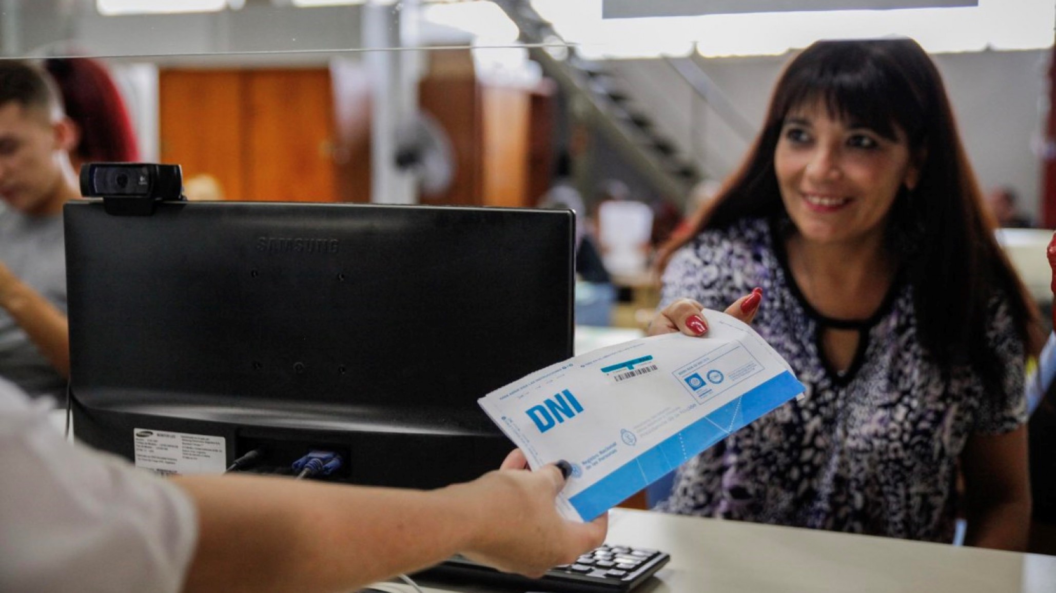 Joven lucha para que ella y su hija tengan DNI: “No existo”