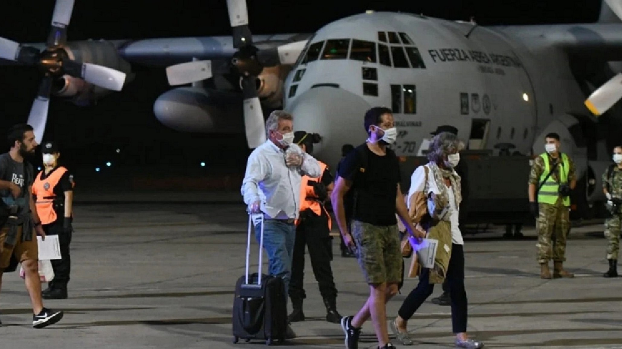 4000 argentinos varados en el exterior regresan al país