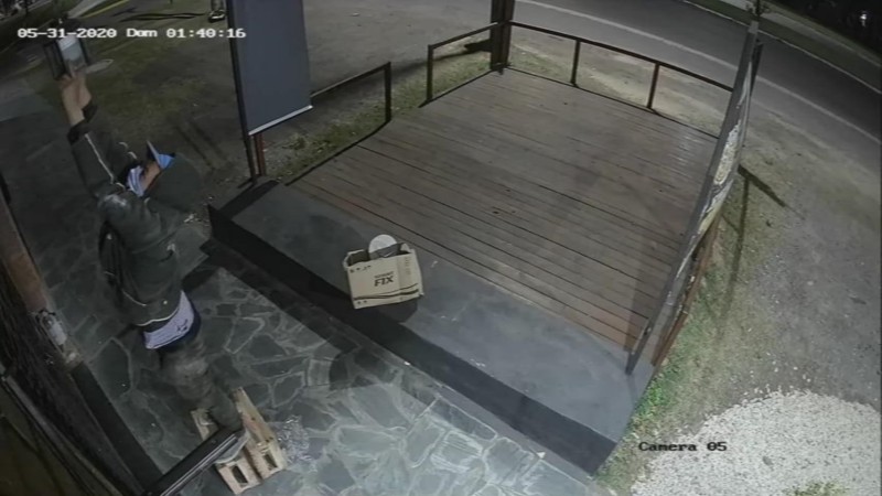 Joven robó a metros de una comisaría y quedó filmado