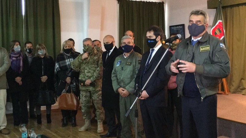 El Ministro de Defensa supervisó en Comodoro Rivadavia el trabajo del personal militar y fue acompañado por el intendente Juan Pablo Luque