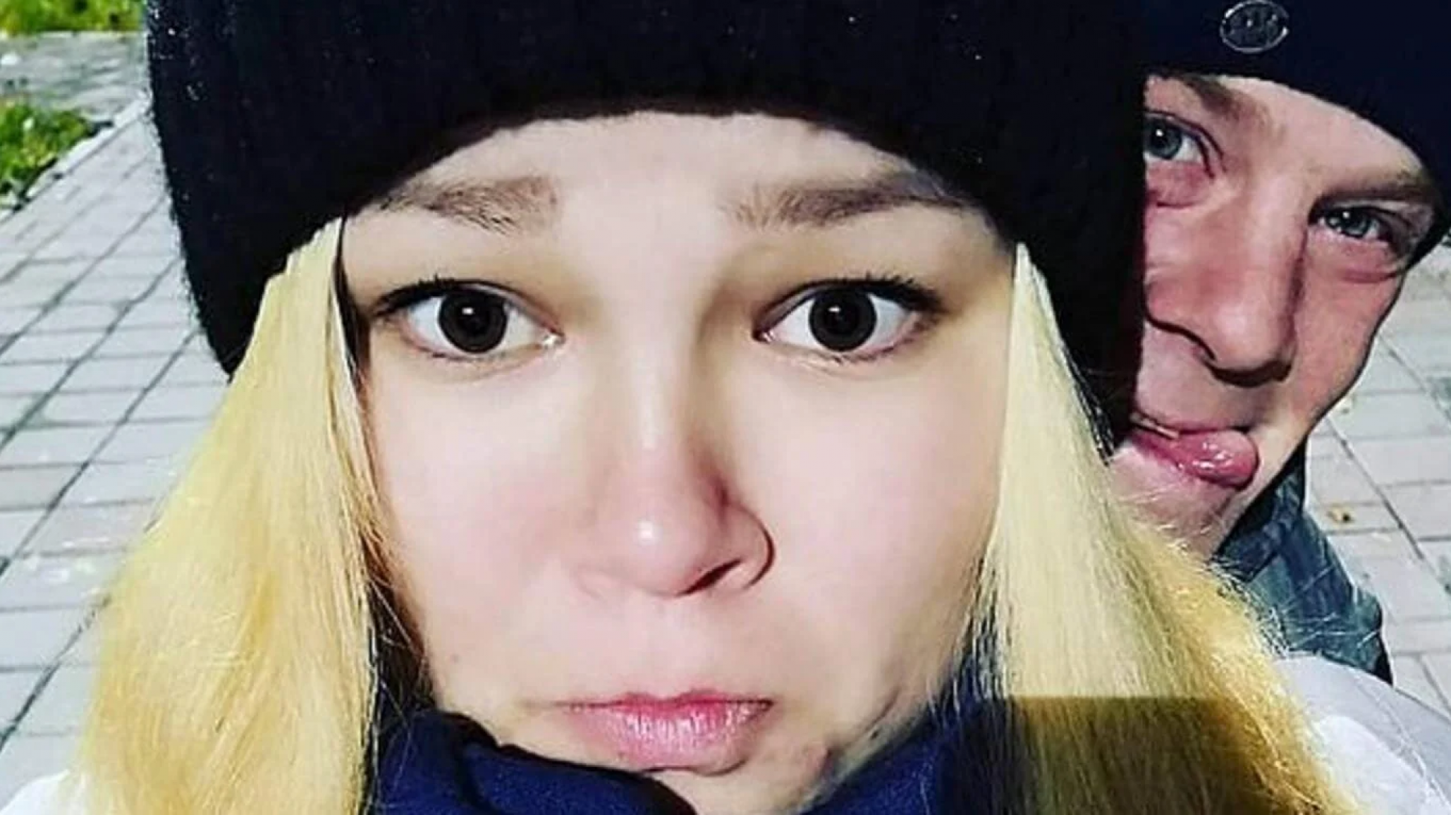 Pareja abandonó a mellizos para ir de fiesta: uno murió y el otro está grave