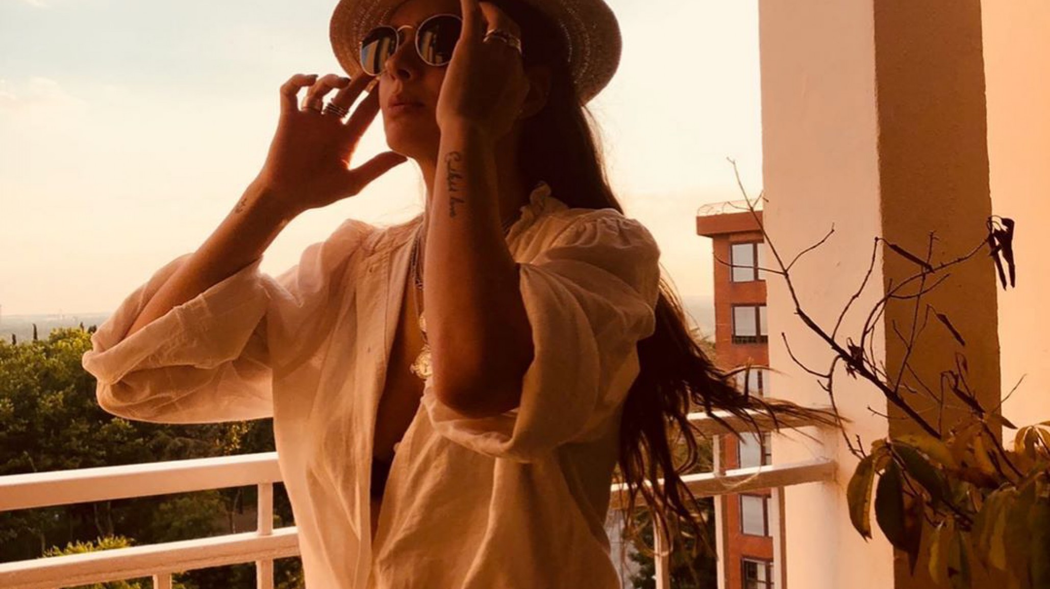 La China Suárez y su postal más dulce: sus hijas abrazando su pancita