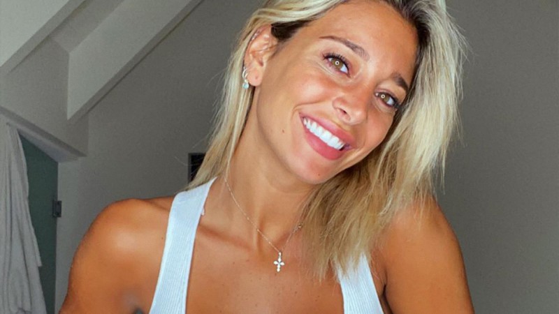 Sol Pérez empezó la semana con una mini pollera y un top ajustado