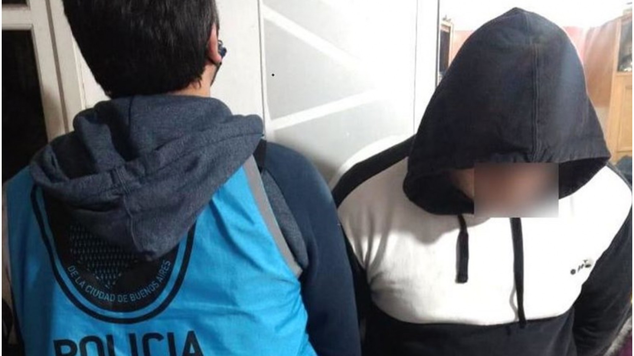 Seguridad de un banco ayudaba a clientes, obtenía sus datos y luego se hacía transferencias