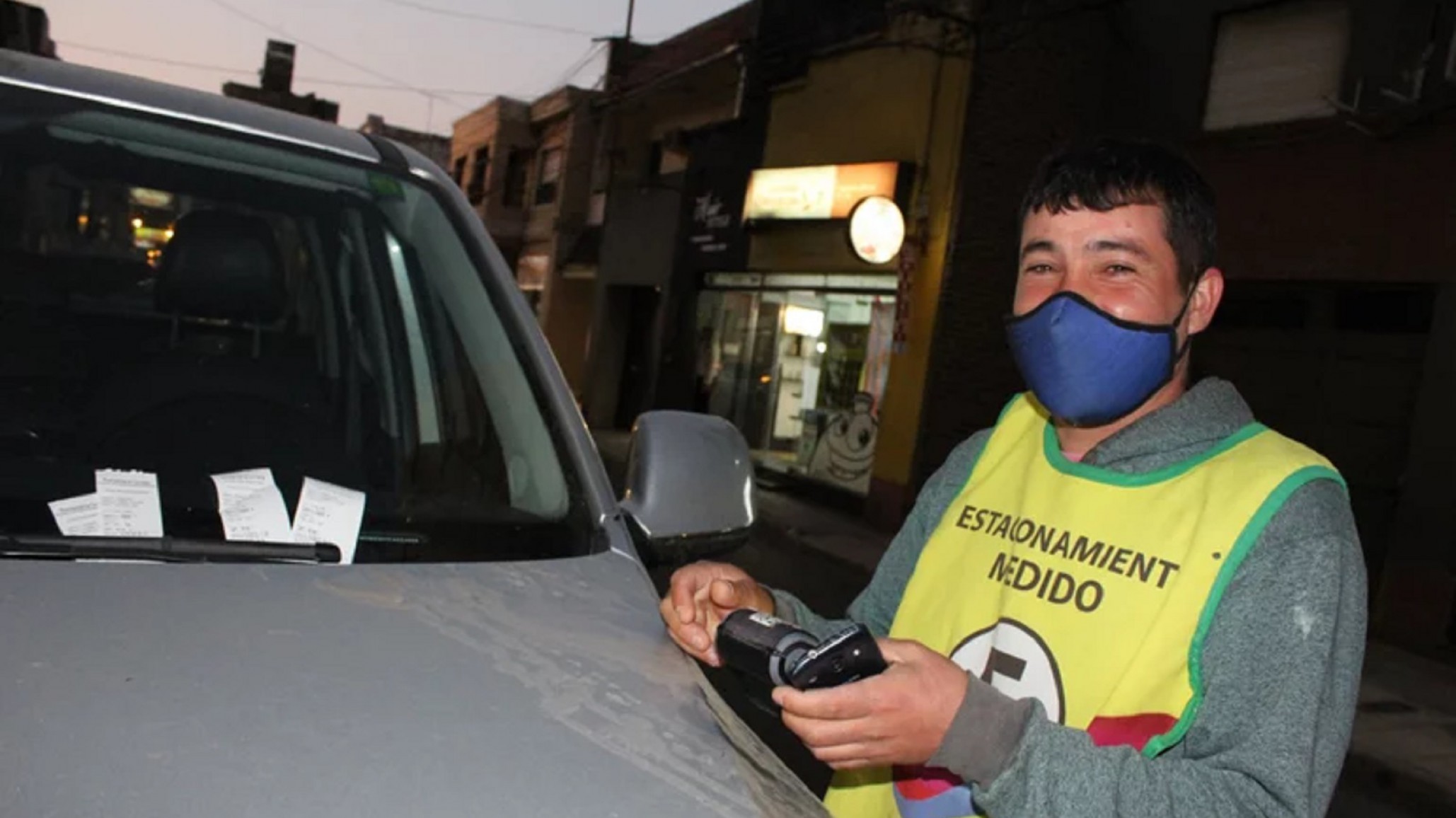 Un tarjetero encontró un cheque por $2 millones y lo devolvió: le dieron $300 de recompensa