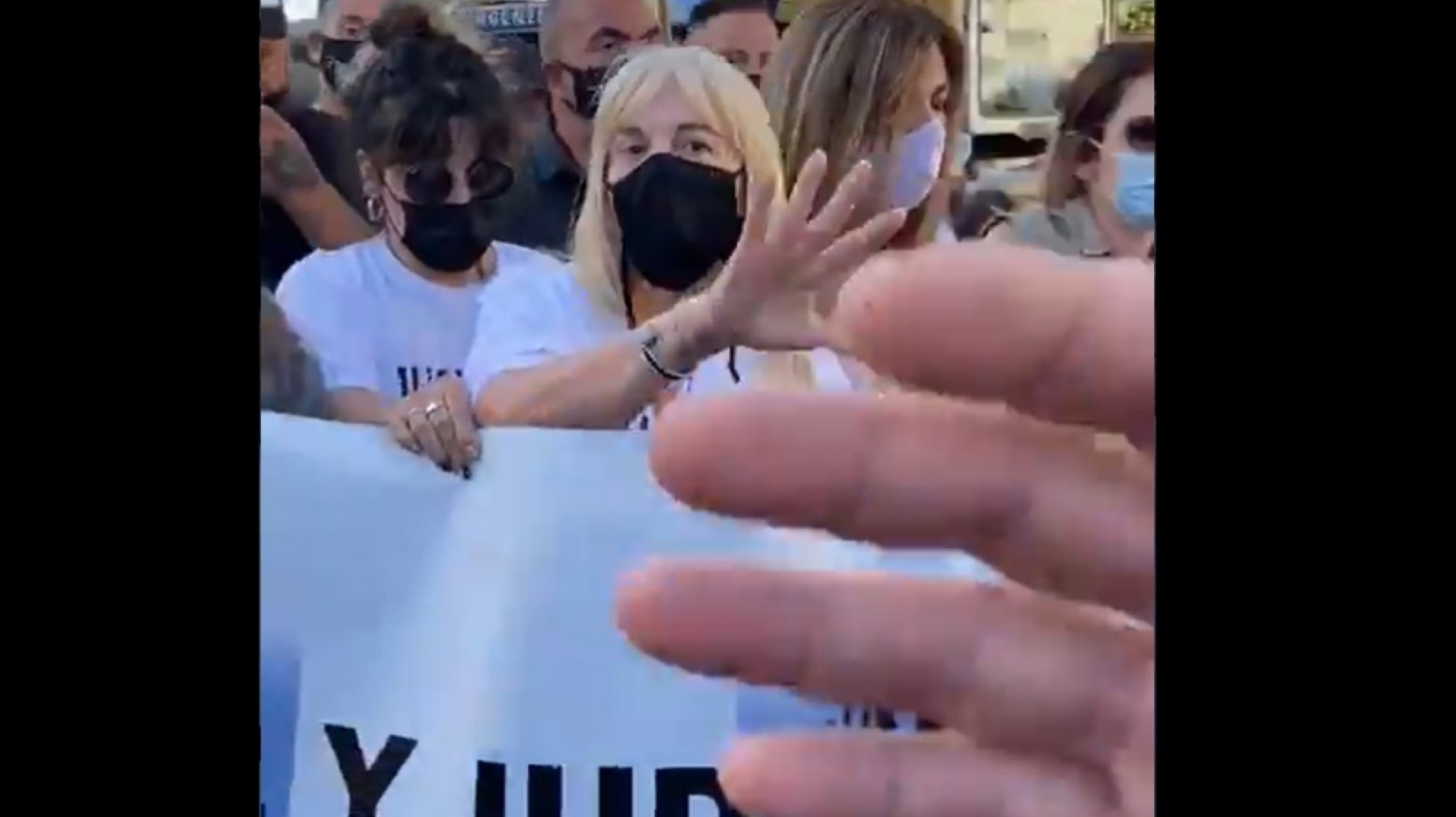 Descontrol en la marcha por Diego Maradona