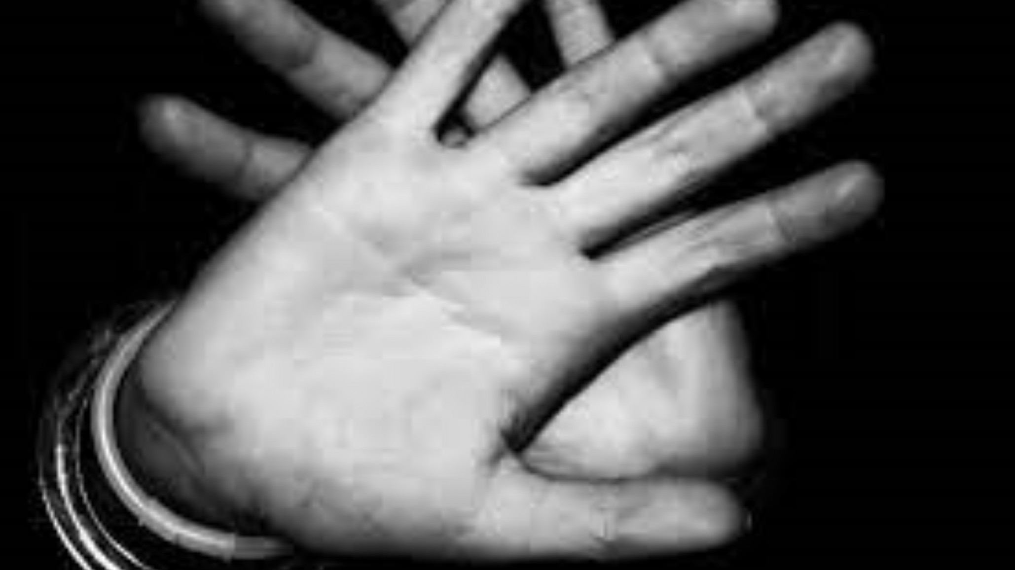 Se quiso ir con su bebé y su pareja la atacó con un frasco: denunció secuestro, pero la Justicia solo confirmó violencia de género