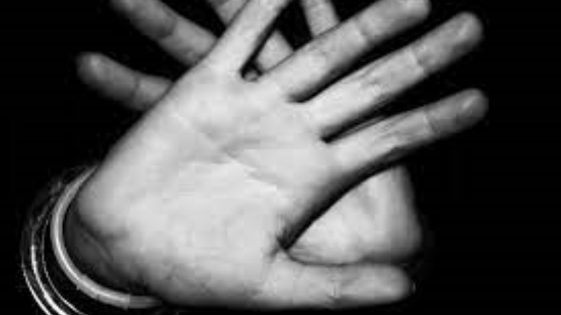 Se quiso ir con su bebé y su pareja la atacó con un frasco: denunció secuestro, pero la Justicia solo confirmó violencia de género