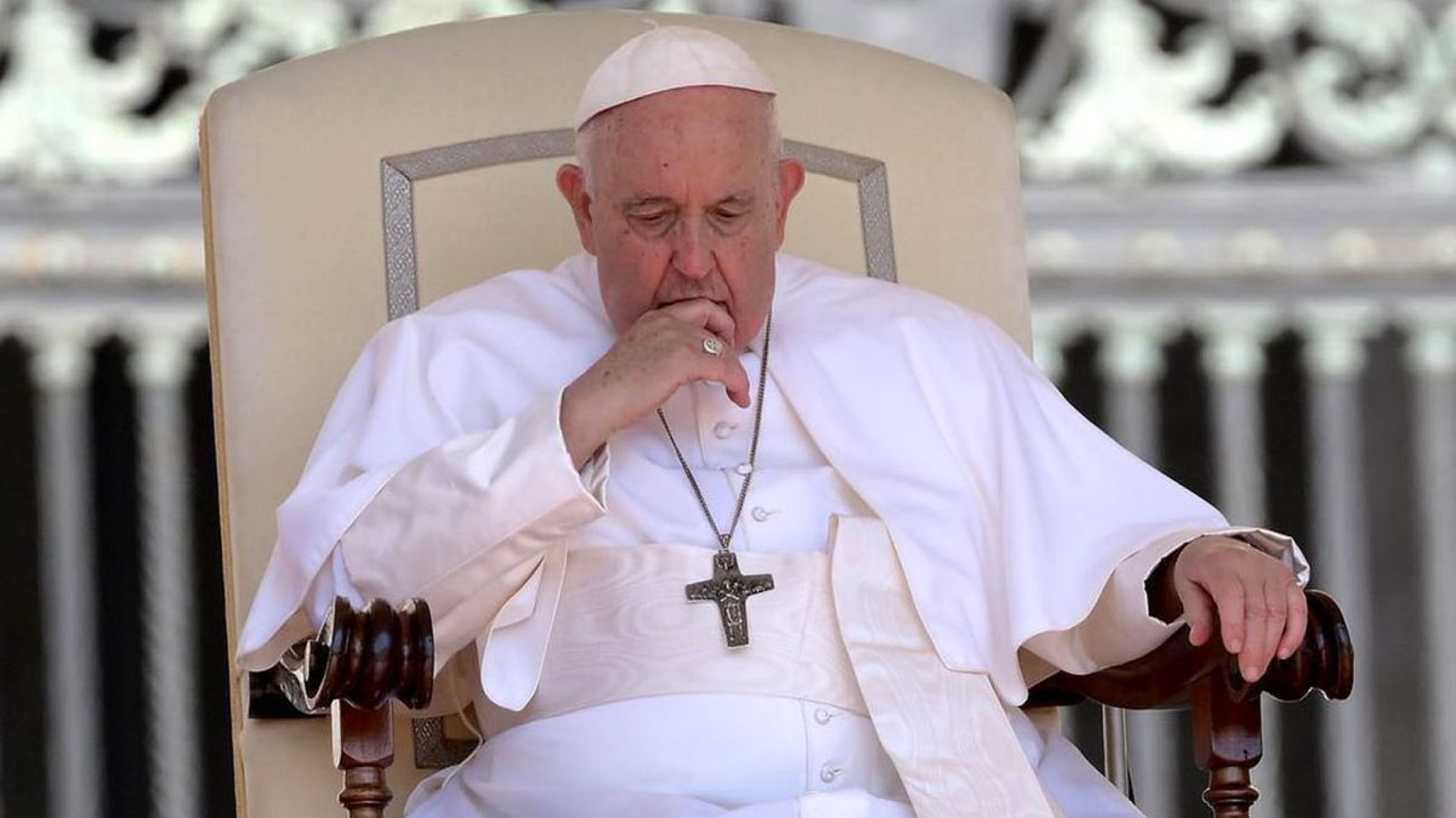 El Papa Francisco continúa estable, pero su estado sigue siendo reservado