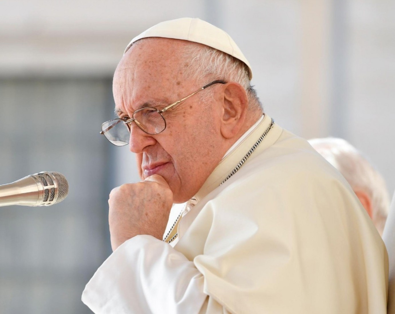 El Papa Francisco fue internado y continuará su tratamiento por bronquitis