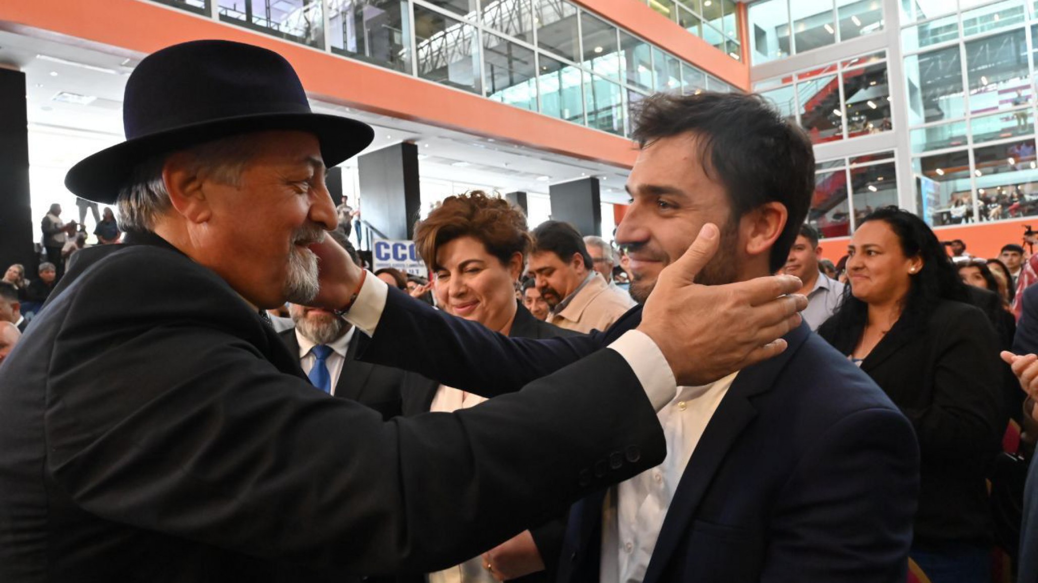 Torres llega a Comodoro para buscar el apoyo de los intendentes ante las medidas que se vienen