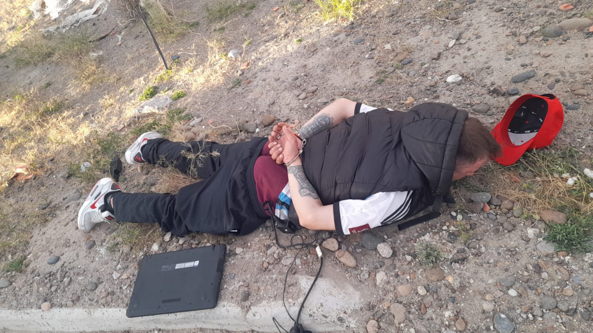 Palazzo: Vecinos atacaron con piedras y patadas a dos ladrones capturados in fraganti