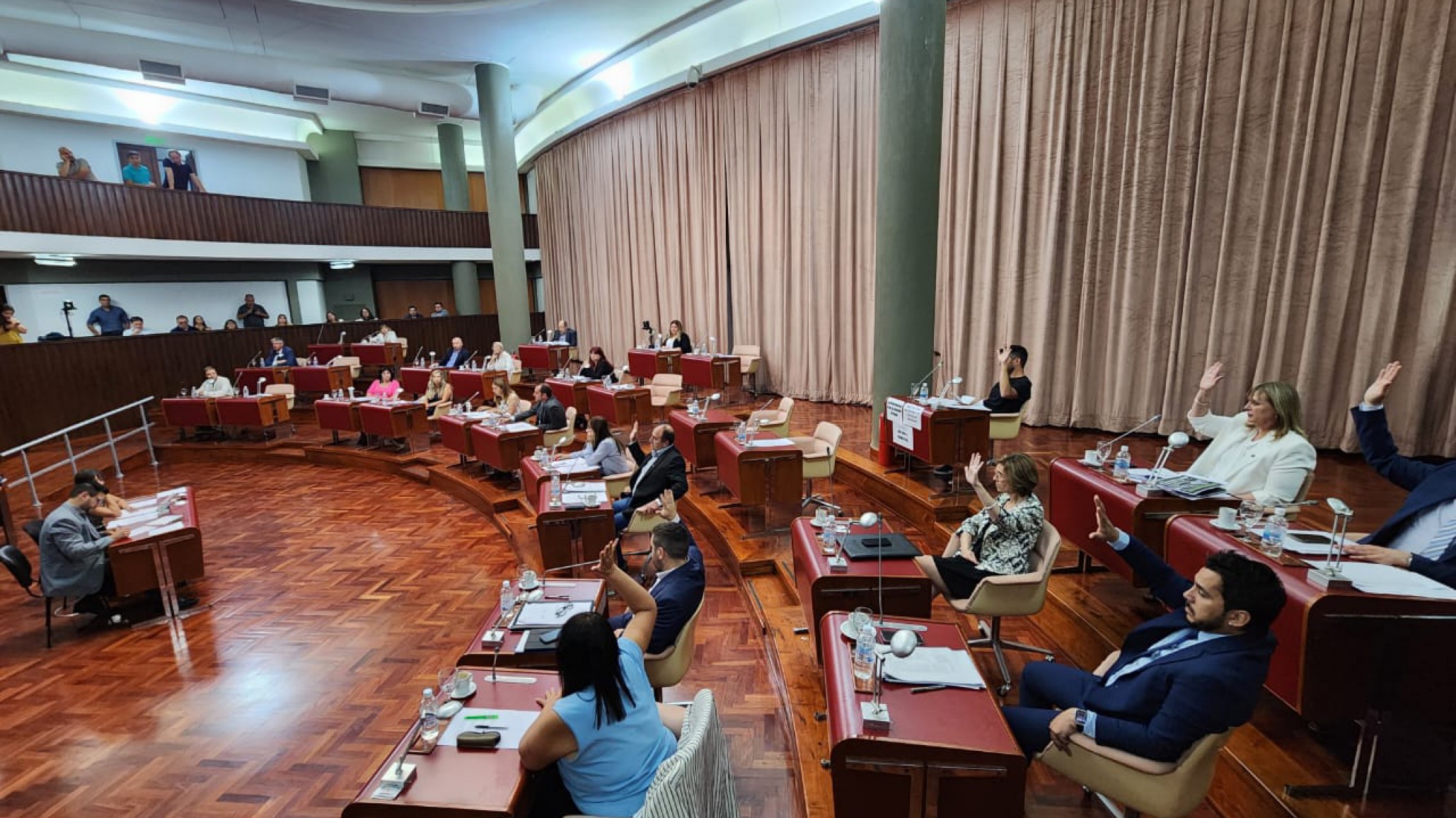 La Legislatura del Chubut aprobó Ley de Emergencia Económica con un cambio fundamental respecto a la Ley de Hidrocarburos