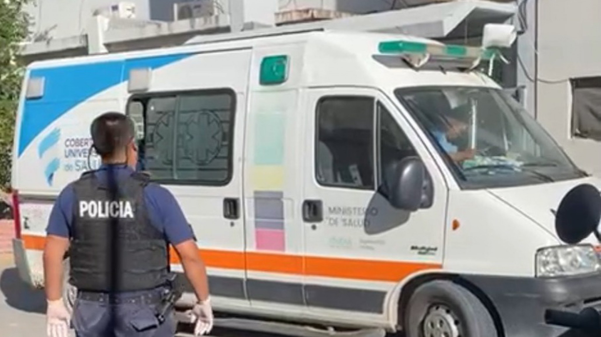 Traslado urgente: una mujer llegó con una herida de bala en la cabeza al hospital