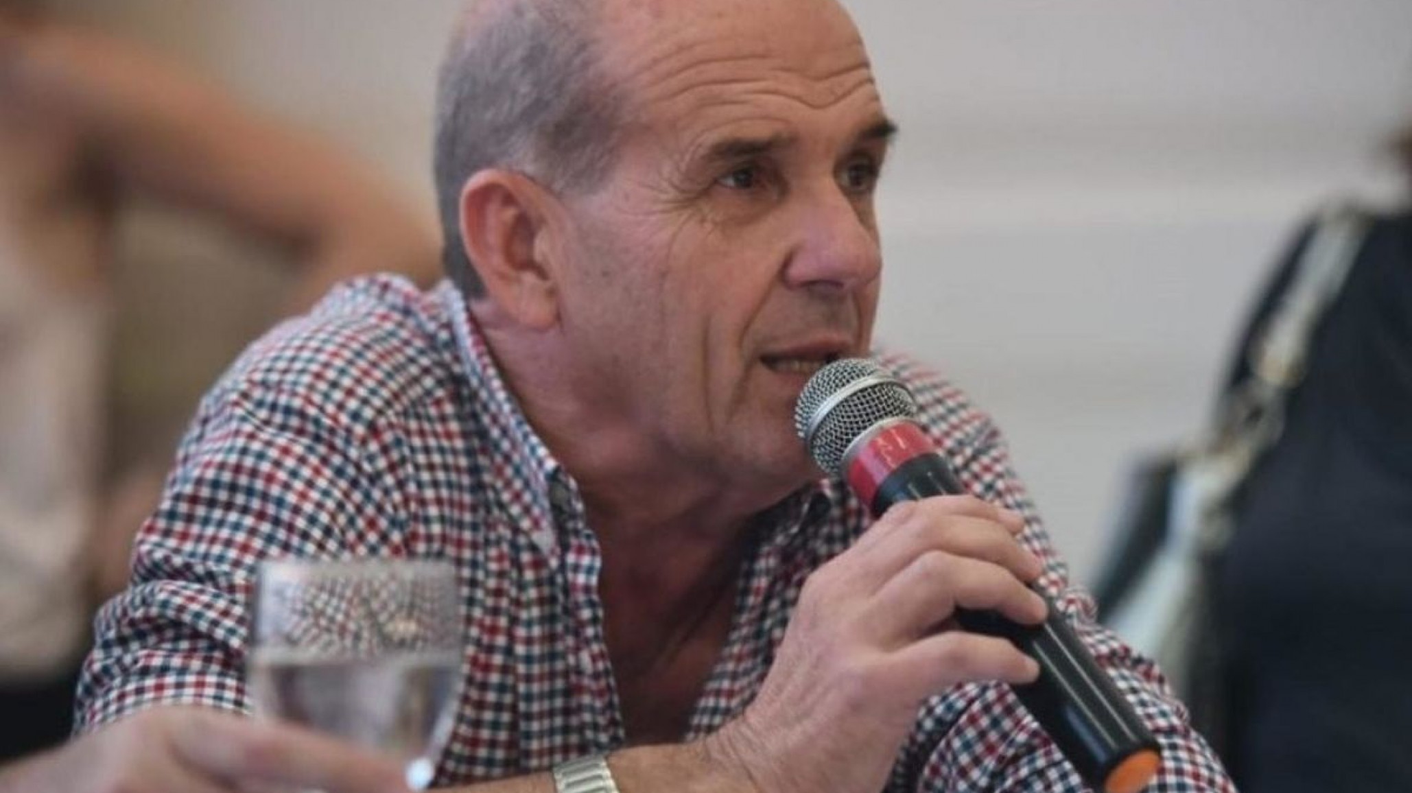 Un intendente decidió declarar "persona no grata" a los legisladores que apoyen la Ley Ómnibus