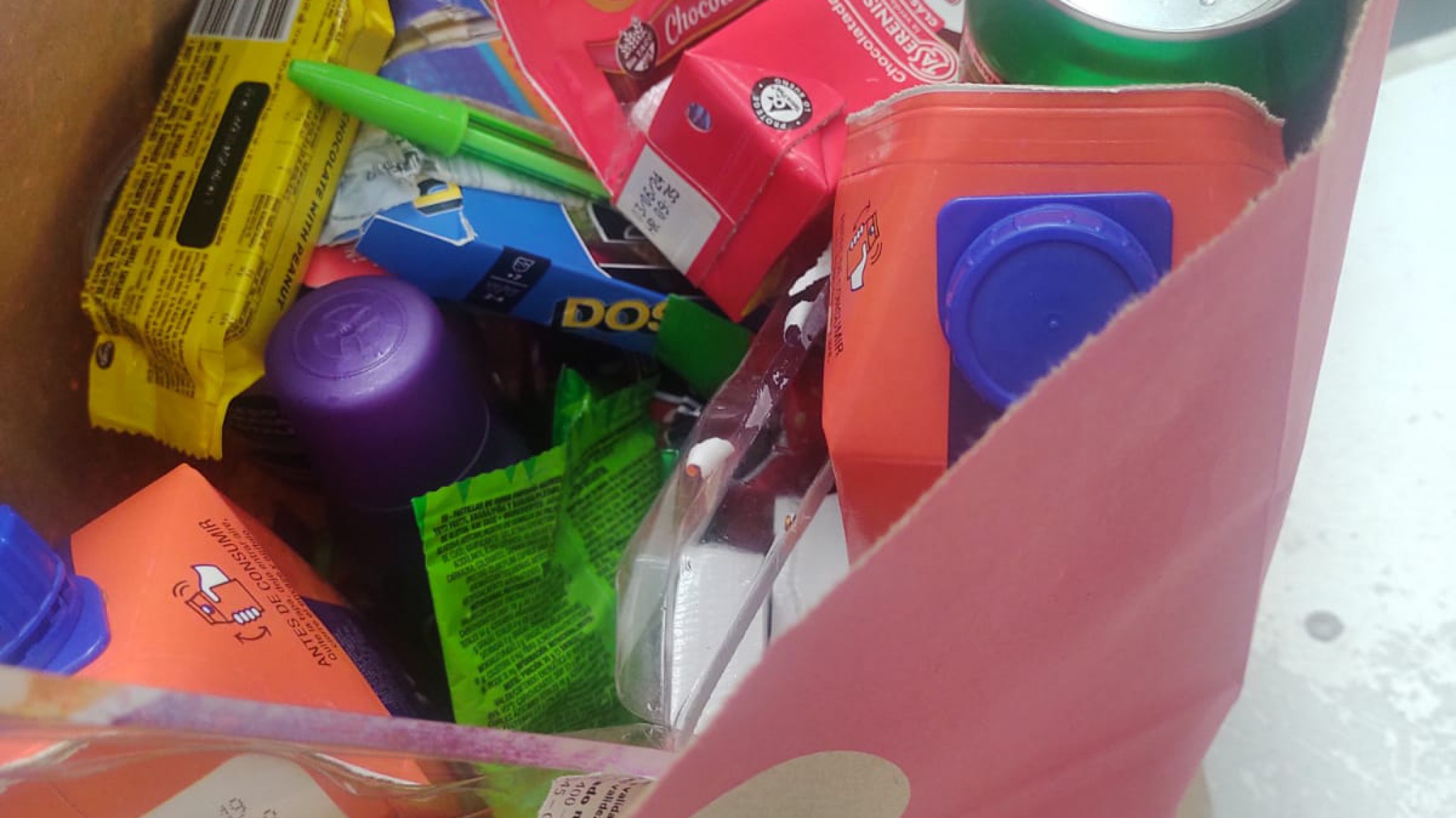 Dos adolescentes de 14 y 16 años fueron atrapadas llevándose productos sin pagar del supermercado