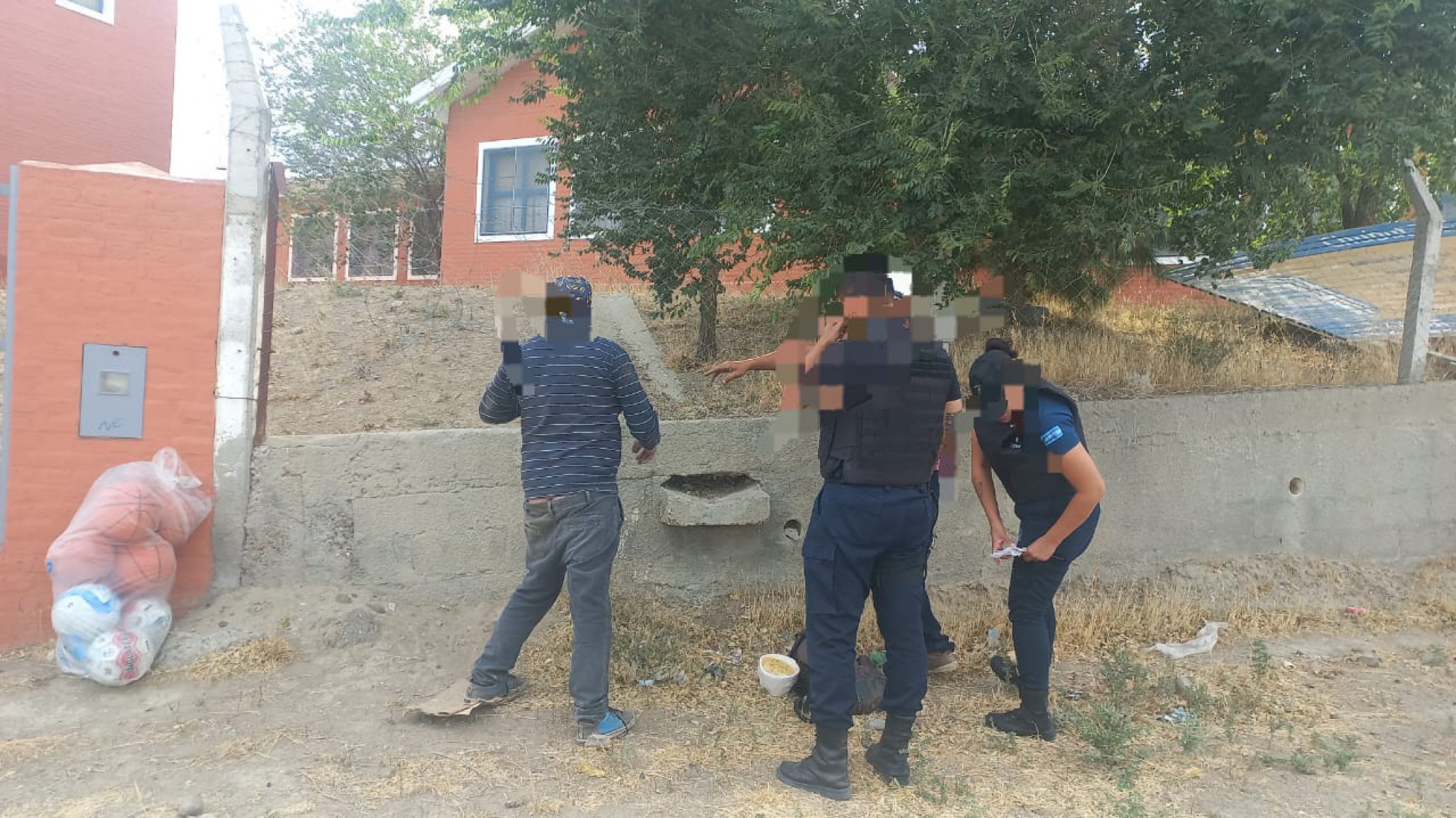 Nadie se salva: Dos delincuentes intentaron robar en la Escuela 211