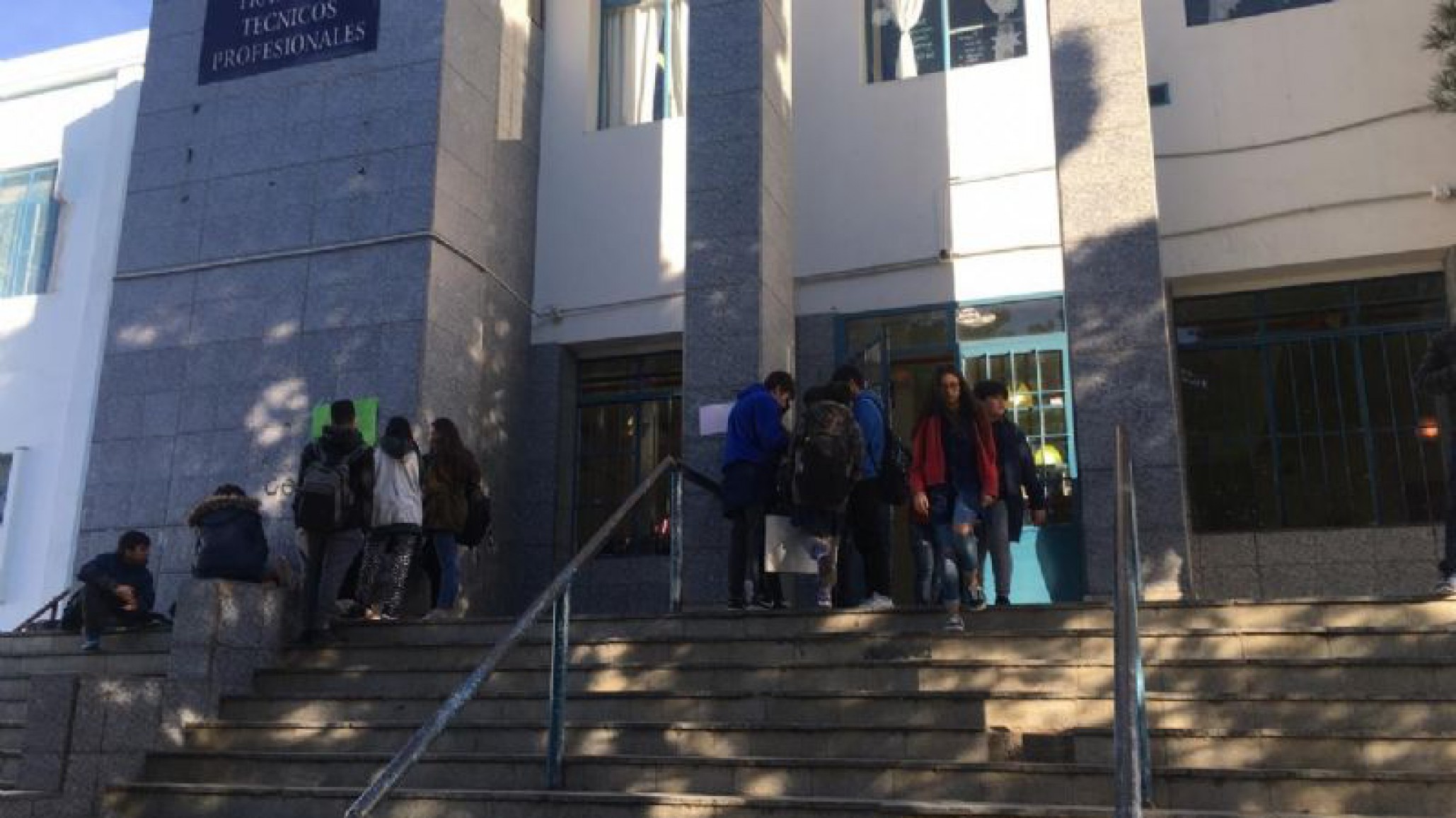 Ex Enet 1: Los estudiantes piden higiene a través de una sentada