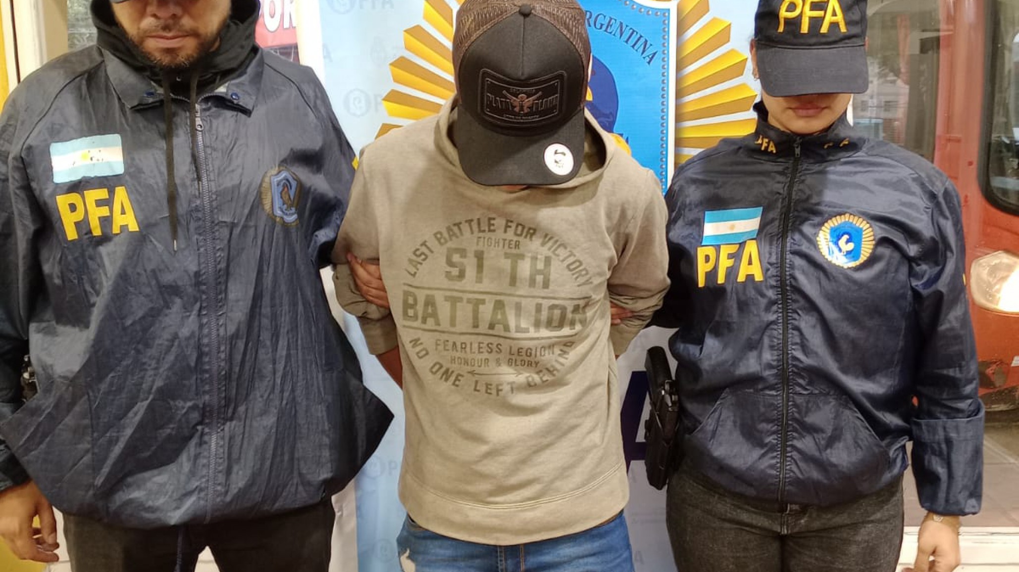 Operativo Federal en la terminal de Ómnibus: estaba por subir al colectivo y lo detuvieron