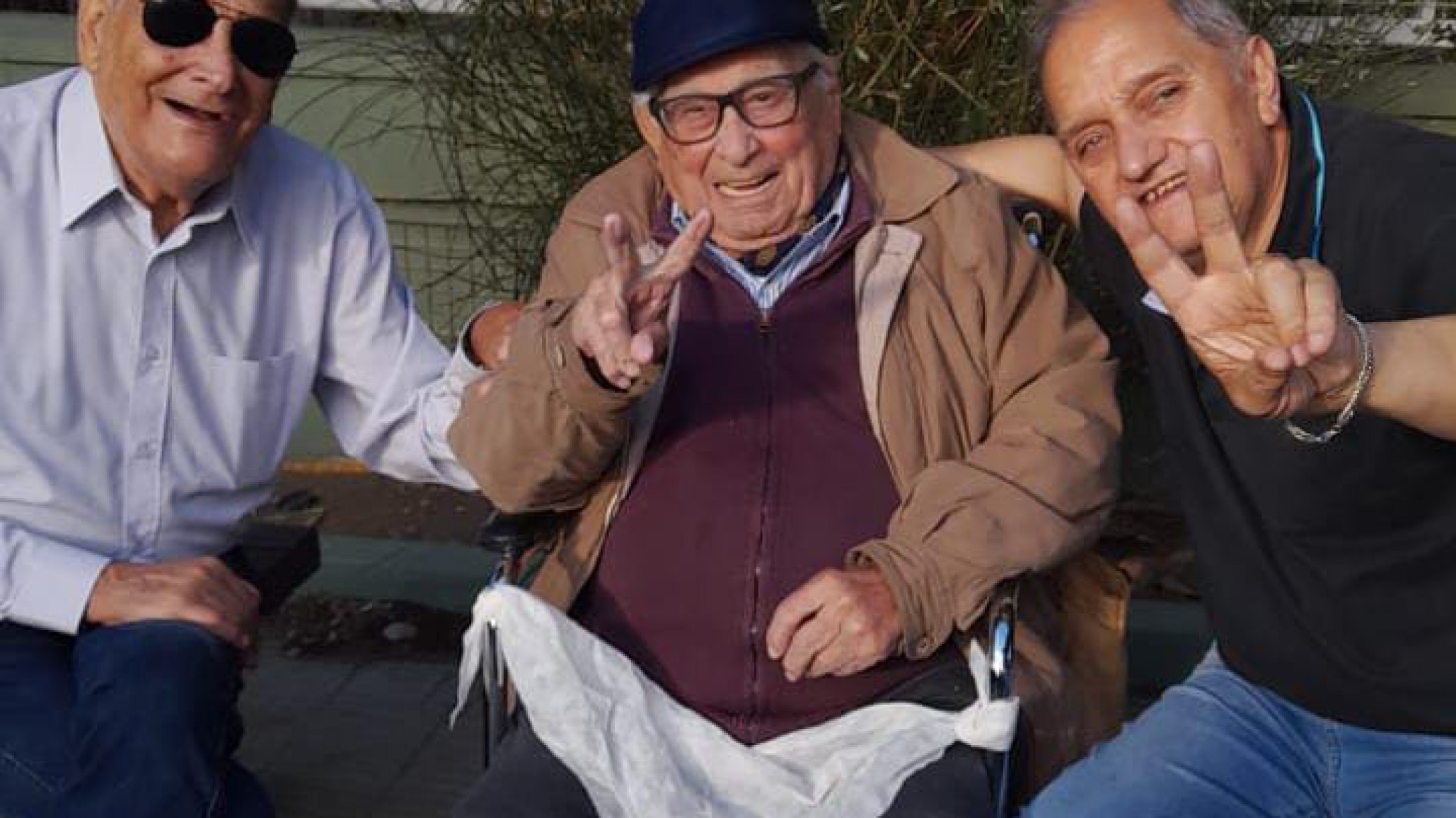 Una postal histórica en el acto del 24M con tres exintendentes juntos en la marcha