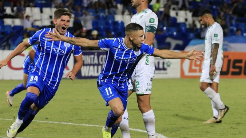 Godoy cruz le ganó a Sarmiento con gol del comodorense Tomás Conechny