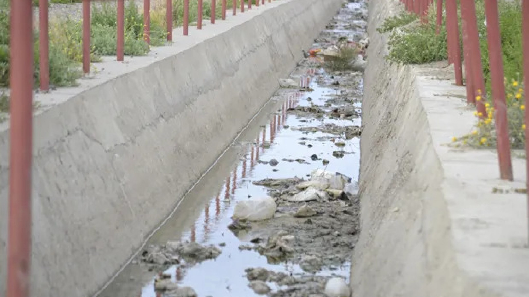 Vecinos del barrio Standard Norte reclaman por la finalización de obras pluviales y de espacios verdes