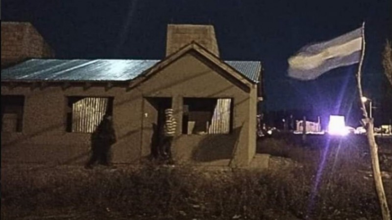 Toma de viviendas: usurparon 37 casas del IPV y la policía llegó para el desalojo