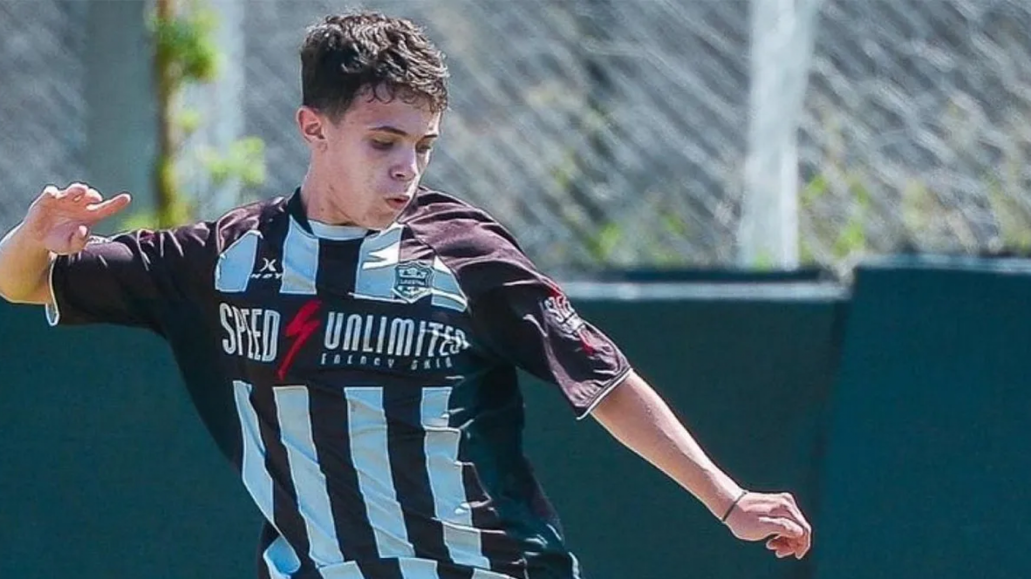 A sus 14 años, Mateo Apolonio se convierte en el jugador más joven en debutar en el fútbol argentino