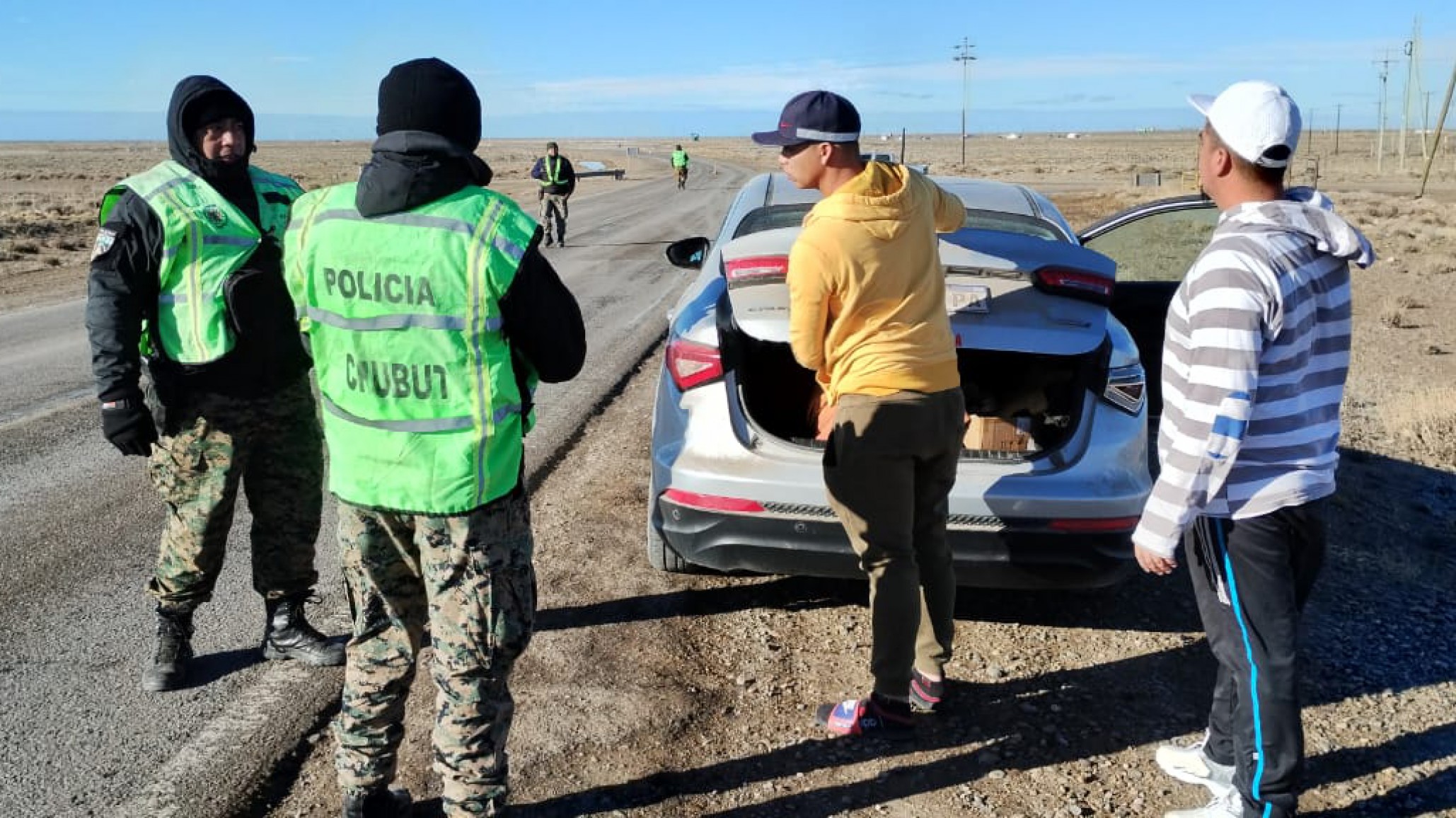 Caza ilegal: Sorprendieron a dos hombres con carne de guanaco en el baúl