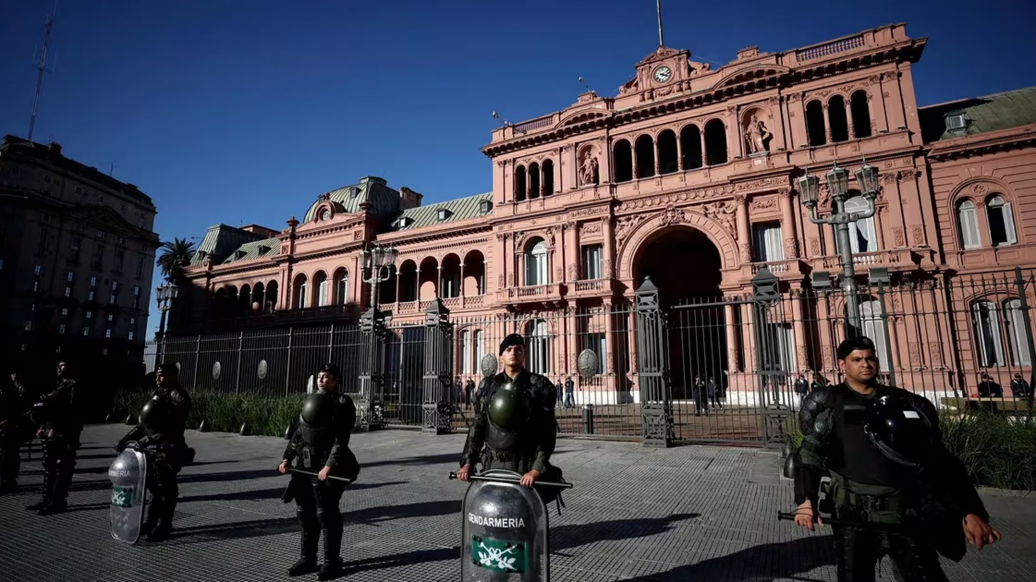El gobierno aumentó los sueldos de las fuerzas de seguridad y los penitenciarios