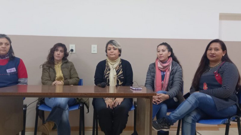 Docentes retienen servicios: "A nadie le gustaría que pase el cuarto mes y no te paguen"