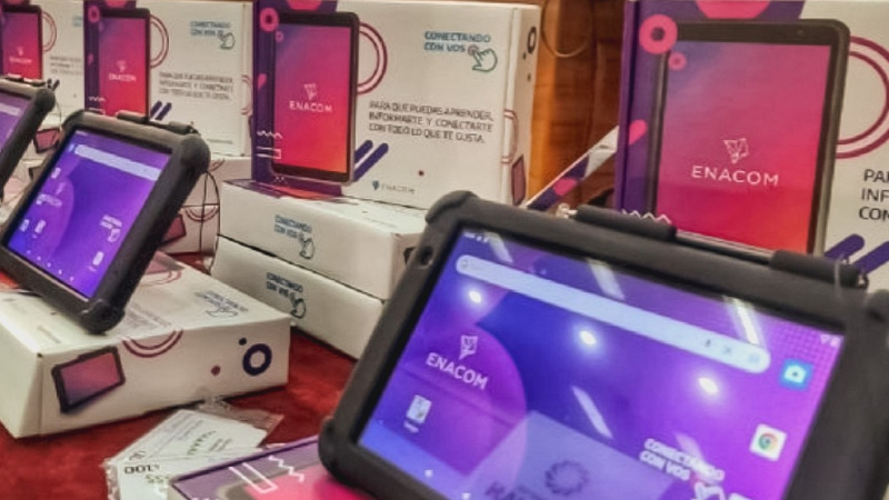 Una buena: 80.000 tablets halladas sin destino determinado serán enviadas a escuelas rurales