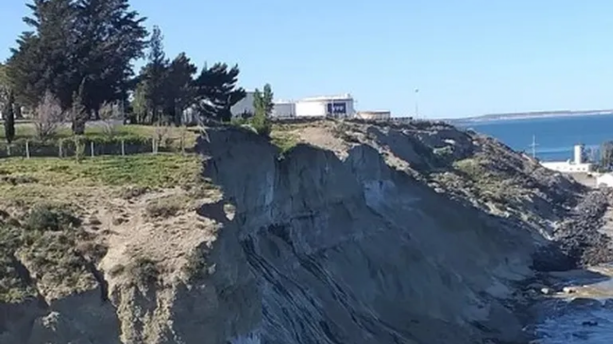 La legislatura aprobó la "Emergencia Costera" para Comodoro: obras para contrarrestar el efecto de las marejadas