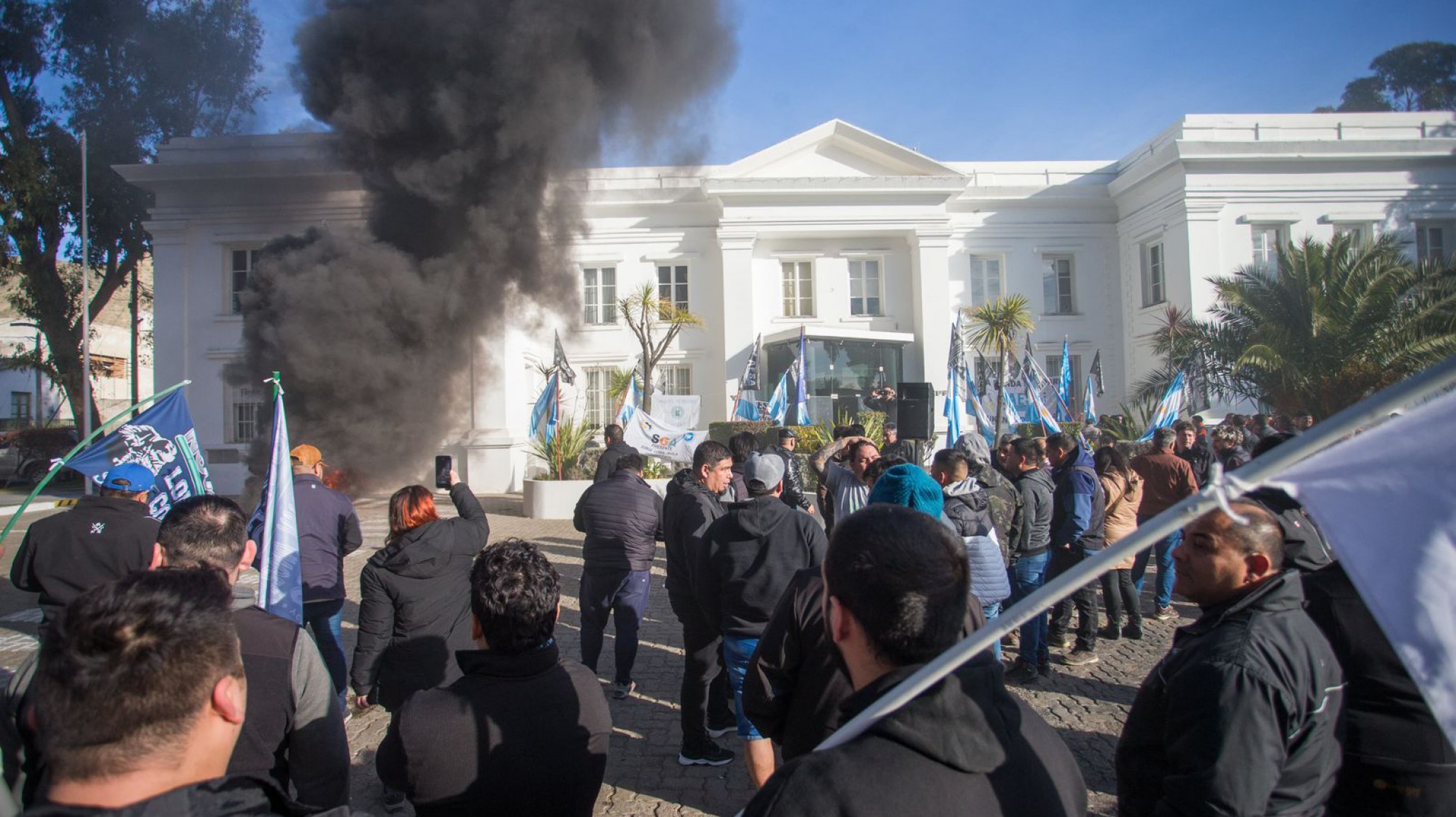 El Sindicato Petrolero mantiene el paro hasta las 20 horas: Pecom asumirá las Áreas de YPF