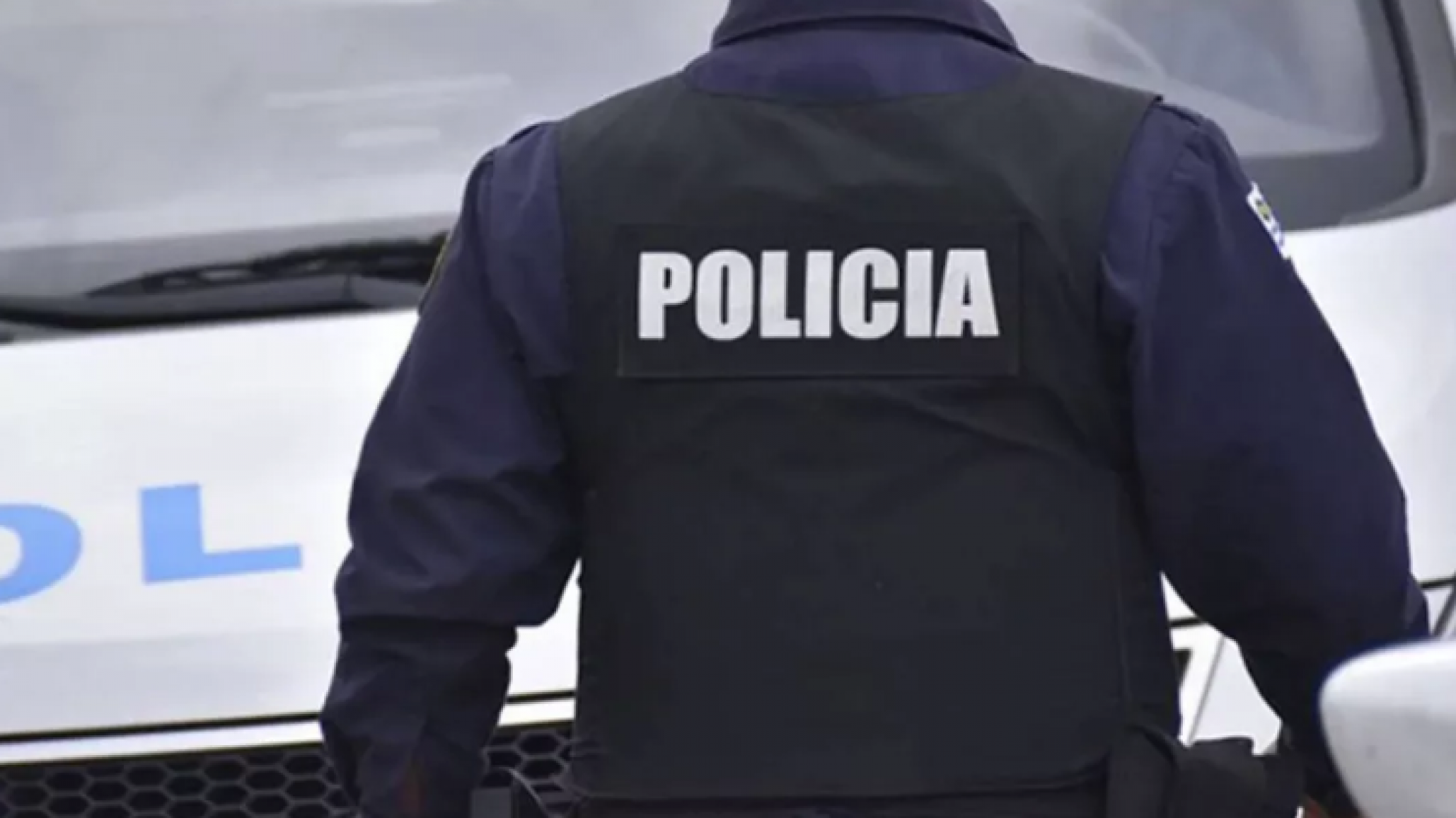 Terminó detenido por amenazar y retener a su pareja